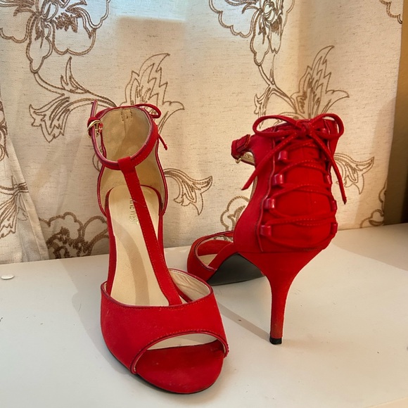 Red Nine West heels - Picture 4 of 4